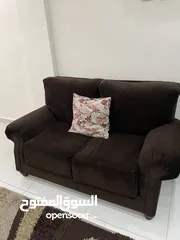  1 طقم كنب أمريكي لون بني  غرفة نوم شبابي بناتي سريرين ومكتبة وبيرو وخزانة