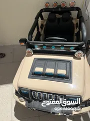  1 سيارة شحن للاطفال  كبيرة صيني الصنع فقط بحاجة الى بطاريات جديدة مع اصوات واغاني
