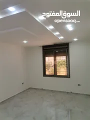  29 شقه طابق ارضي مدخل خاص وكراج خاص وساحه للبيع على شارع البترا شرق اربد مول قراند وكازيه الرجوب