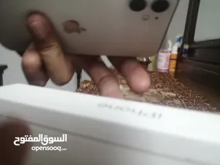  4 ايفون 11 وكاله 128جيجا معاه كرتونتو وكفر فقط 165دينار
