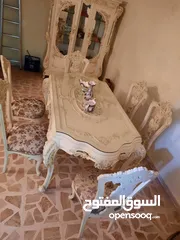  3 طاولة سفرة وفضية مصري حفر من الطراز الرفيع .   كراسي خشب زان عدد ( 8 ) .   فضية بتطريزة فاخرة