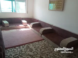  3 جلسة عربية تفصيل مع سجادة قص بحالة ممتازة للبيع