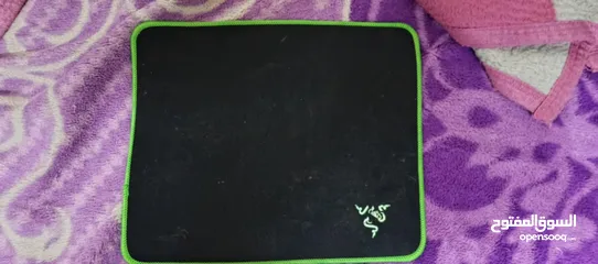  4 شاشة و مستلزمات pc للبيع