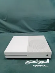  1 للبيع اكس بوكس ون اس 1TB مستعمل نظيف السعر 40 وقابل للتفاوض