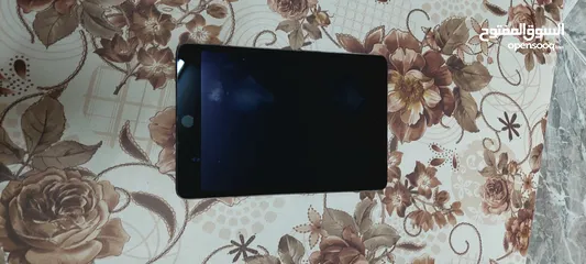  1 ايباد ابل مستعمل بس 3 اشهر عبعض فش فيه اشي