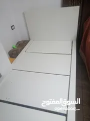  7 تخت من ايكيا لون ابيض  للبيع بسعر مغري