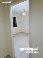  1 مكتب/شقة/ استديو /عيادة غرفتين وصالة ومطبخ وحمام طابق ثاني شرق دوار القبة للايجار او البيع من المالك