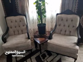 1 مفردتين كنب خشب وقماش بحالة جيدة جداً للبيع بطبربور