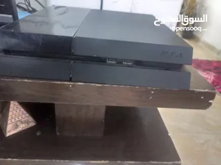  4 بلايستيشن 4 كامل متكامل مع حساب العاب أكثر من ألف لعبه موثق من شركه سوني مع ايادي 2  الحهاز وكاله