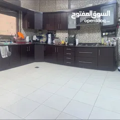  18 شقة طابقية (طابق رابع) 185 متر للبيع مادبا - حنينا  صالون وترس واسع