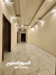  7 شقه طابق ثالث هندسي يوجد مصعد سوبر ديلوكس