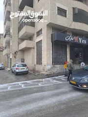  3 محلات تجارية باب او بابين + شقة للبيع 120 متر