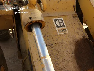  14 CATERPILLAR 910