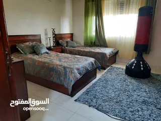  4 شقه  في اربد قرب مستشفى الراهبات 270 طابقيه للبيع