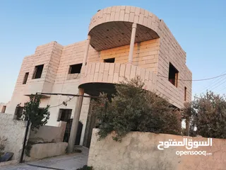 2 بيت مستقل موقع مميز ومنطقة هادئة   للبيع بسعر مناسب