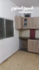  12 شقه للايجار  طابق ثالث اربع شواحط درج