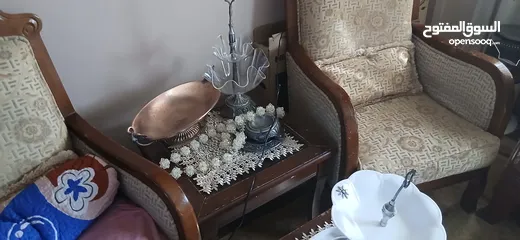  4 طقم كنب بحالة الوكاله مع طاولات