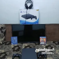  2 بلايستيشن 4 مع العاب غير الي فيه صورة و شاشة و سماعة