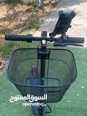  2 سكوتر شاومي كهربائي  المواصفات:  ثلاث وضعيات قيادة:  Eco Mode:  السرعة: 10 كم/ساعة  ا