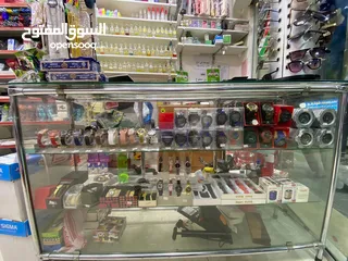  2 بضاعة مكتبة قرطاسية و اكسسوارات و عطور و اللعاب للبيع بسعر اقل من الجملة بسبب الاغلاق والتصفية شروه