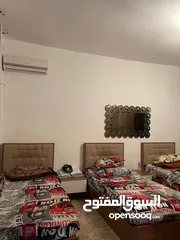  9 شقة خلف مسجد السيدة عائشة السعر فرصة