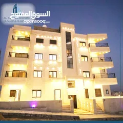  1 شقة سكنية ديلوكس شبه ارضي مع تراس  145متر في  حي عدن