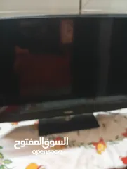  3 شاشات تلفزيون شغال ومعطل للبيع عدة انواع شغال هيتاشي 50بوصة بلازما والتانية توشيبا 32بوصة