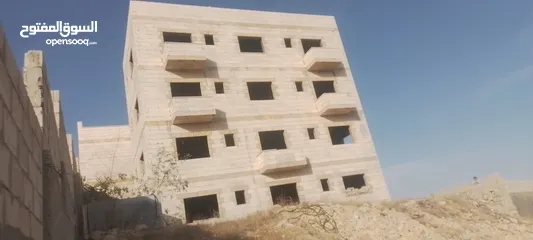  6 عماره سكنيه في صالحية العابد مكونه من أربع طوابق  وكراج وبئر ماء 60 متر وكوشان مستقل جميع الخدمات