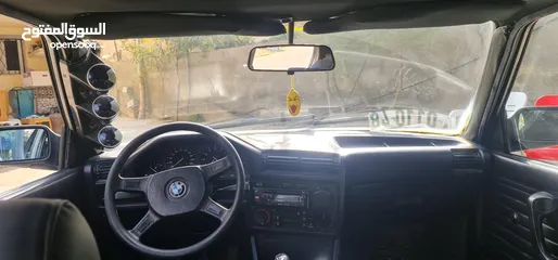  1 بي ام E30 مويل 1988