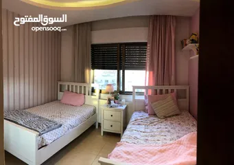  7 للبيع شقة طابق ثالث مع الفرش شبه جديد في ارقى مناطق عمان الدوار السابع اطلالة رائعه متوفر كل الخدمات