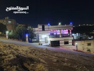  7 بيت للبيع بداعي السفر الموقع المفرق بلعما الحي الشمالي بجانب مسجد خالد بن الوليد  المالك الشيخ ماجد