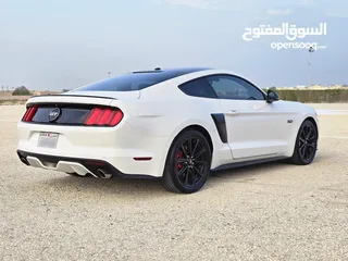  8 2017 Ford Mustang GT v8 5.0