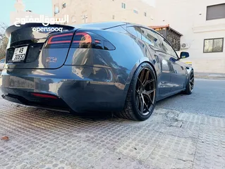  7 TESLA MODEL S PLAID