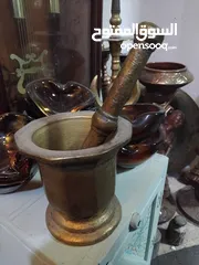  12 تحف ونحاسيات