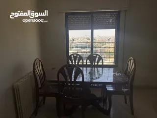  5 شقة واسعة للإيجار ذات اطلالة في شارع الجامعة