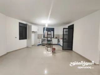  14 شقة غير مفروشة مع حديقه للايجار في عين مصباح