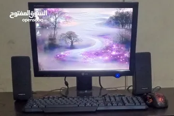  1 كمبيوتر رام 4 جيجا ذاكرة 1 تيرا وشاشة وكيبورد جديد وماوس وسماعات ومكتب للبيع المستعجل