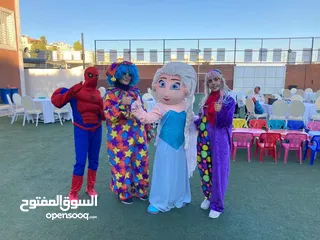  19 شخصيات كرتونية ومهرجين
