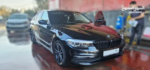  4 BMW 530e سيارة