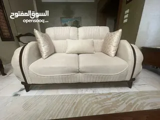  4 طقمين كنب فاخرين لغرفة الجلوس للبيع