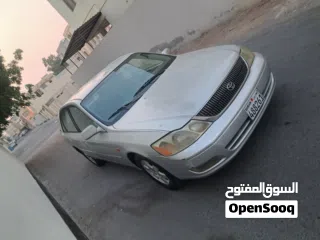  4 للبيع تويوتا افالون  موديل 2000