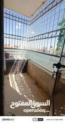  29 للبيع شقه طابقيه اسكان جديد وحالة شقه ممتاز جدا بحاجه لدهان فقط 3 غرف ومعيشى ومنهم غرفه ماستر ......