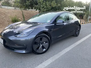  19 Tesla Model 3  موديل 2023 جمرك جديد  فحص أوتوسكور B+ بدفعة لا تقل عن 10 الاف دينار