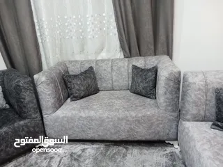  4 طقم كنب 7 مقاعد مع برادي للبيع