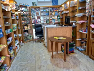 11 عده ديكورات وبضاعه مكتبه للبيع