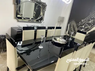  2 غرقة سفره 10 كراسي وخزانة الديليسوار بحالة ممتازه للبيع