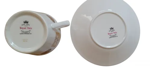  11 فنجان وصحن فاخر - ماركة Royal Vale الإنجليزية الأصلية