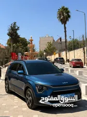  1 كيا نيرو 2022.بنزين وكهريا .الخليل او رام لله .فل عدا فتحه .بحاله ممتازه فحص نخب .مستورد