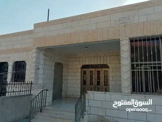  7 منزل للبيع