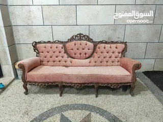  1 كنبة أثرية فخمة على الطراز الفيكتوري - تحفة نادرة تجمع بين الرقي والأصالة والخشب المحفور يدويًا!